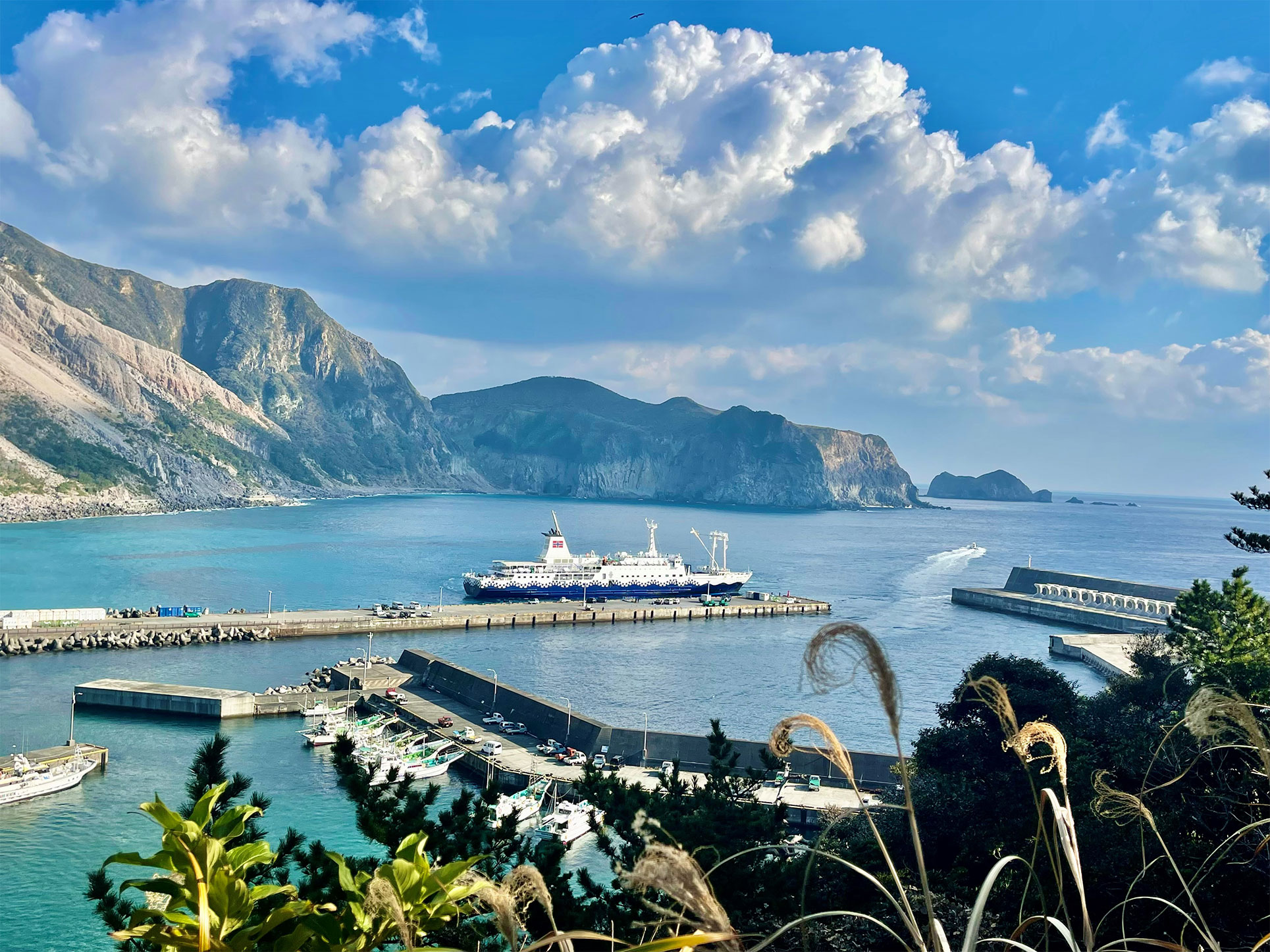 神津島の多幸湾港